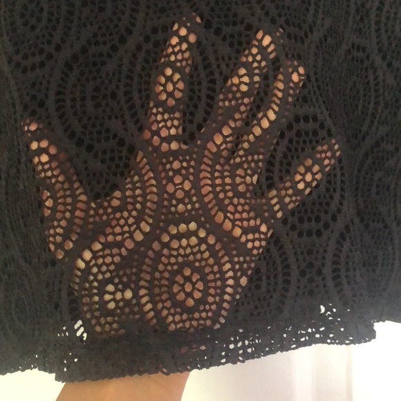 Black Cropped Top with Birds - Picture 3 of 4